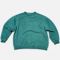 Crewneck heavy teñido en prenda verde esmeralda, frente