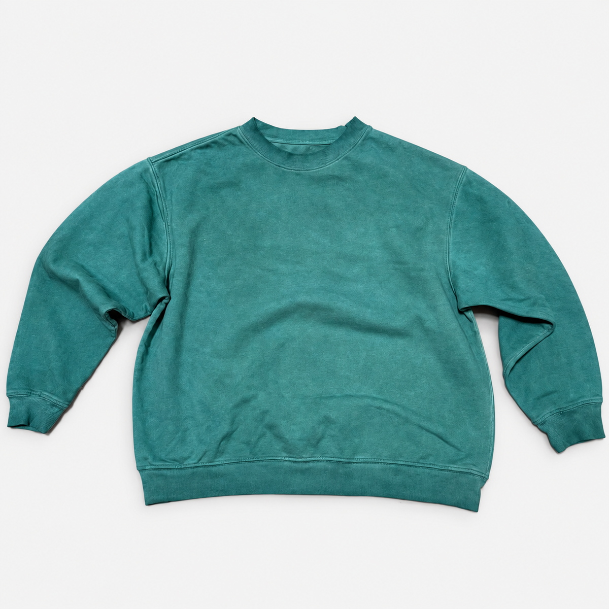 Crewneck heavy teñido en prenda verde esmeralda, frente