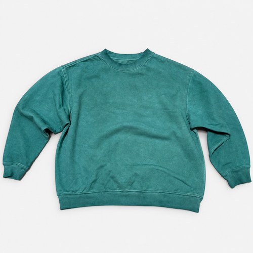 Crewneck heavy teñido en prenda verde esmeralda, frente